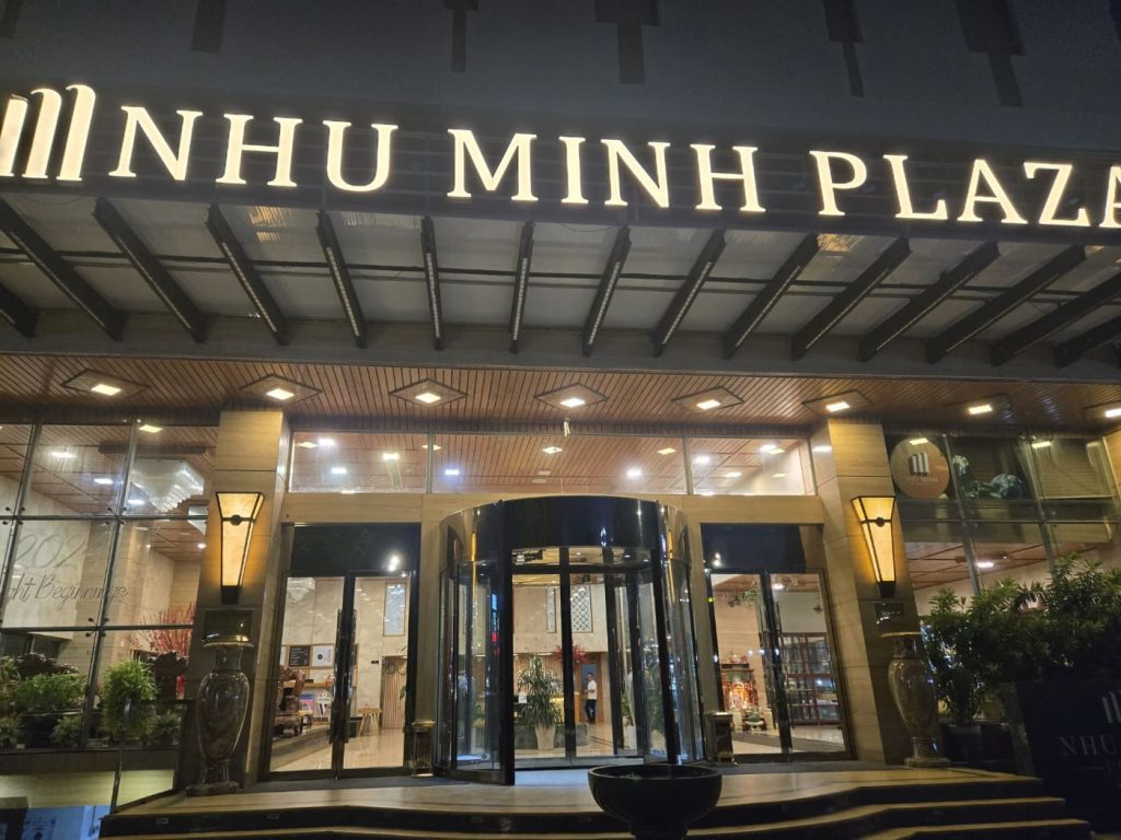 베트남 다낭 벤츠 가라오케